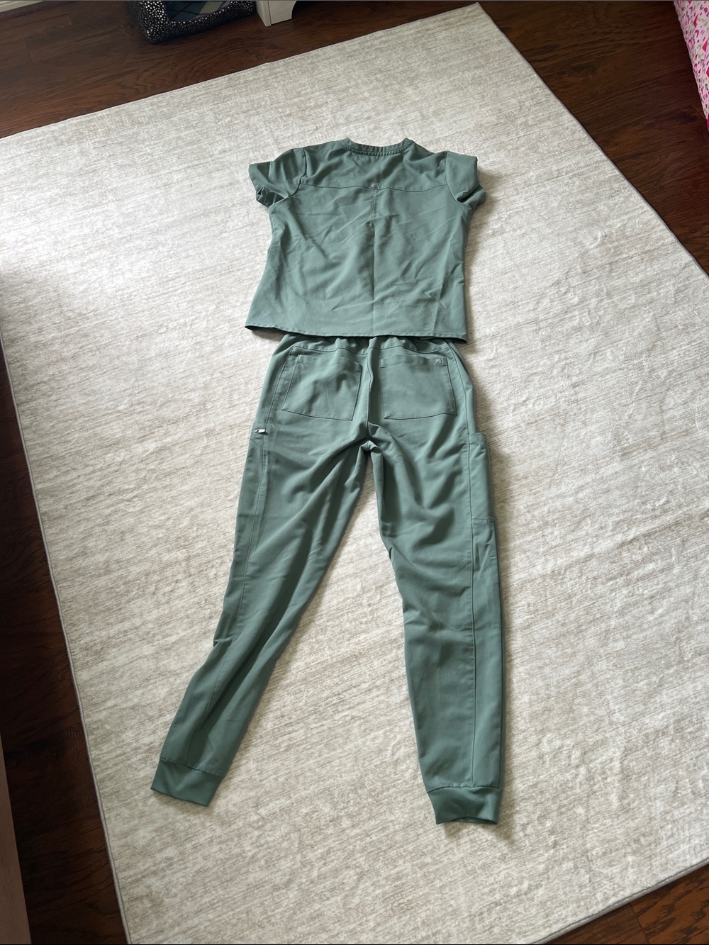 Women's Olive Green Cargo Jogger Scrub Top M and Pants S - Picture 3 of 3